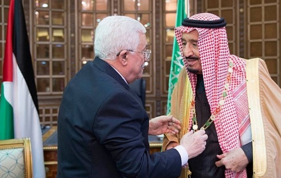 الرئيس محمود عباس والملك سلمان في الرياض