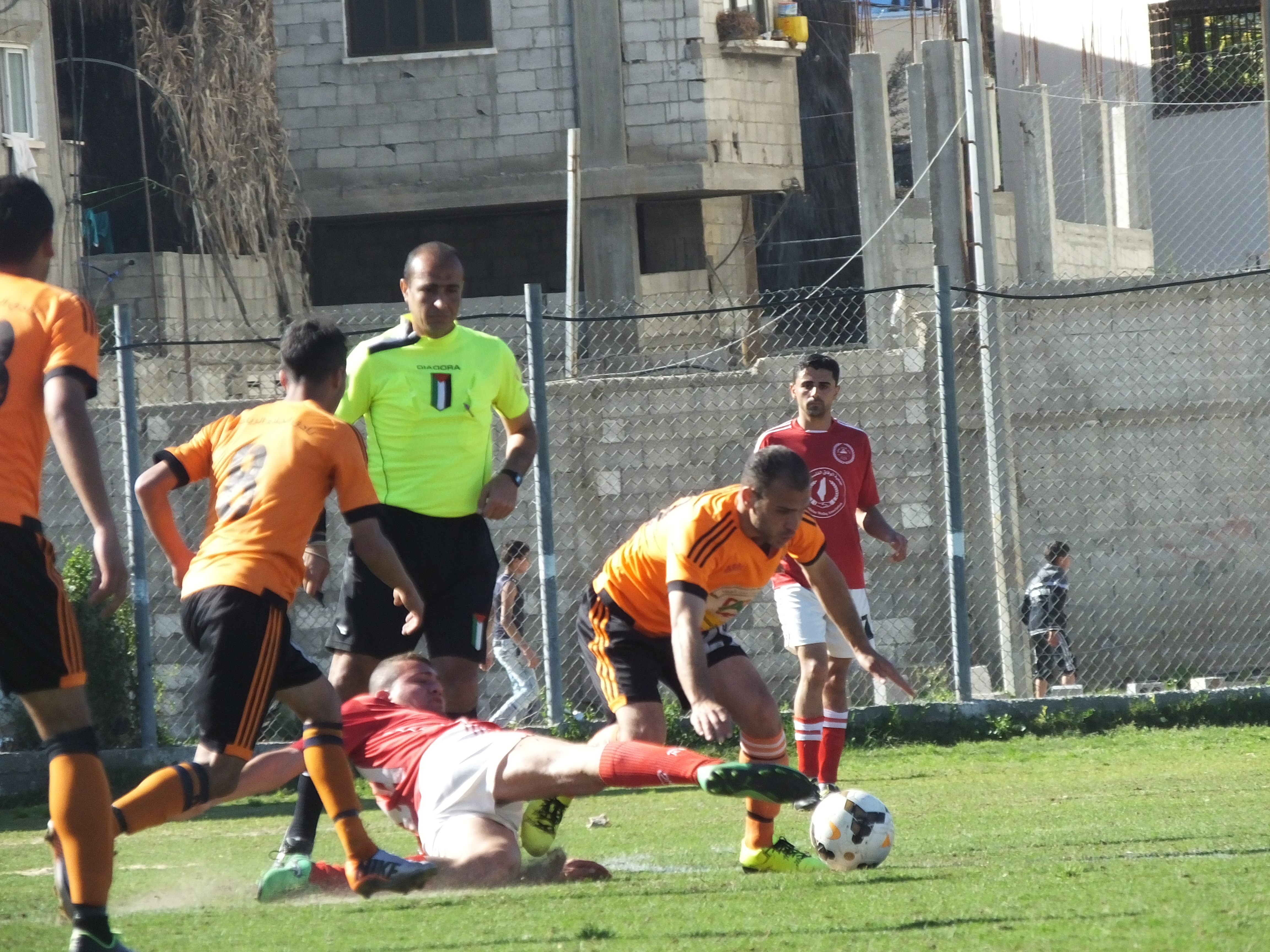 مباراة المغازي والجلاء في دوري غزة